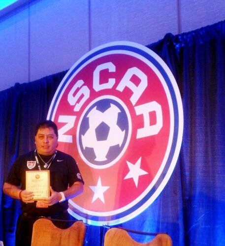 Reynaldo Lopez también recibió el premio a coach regional de juveniles del año 2012 de NSCAA.