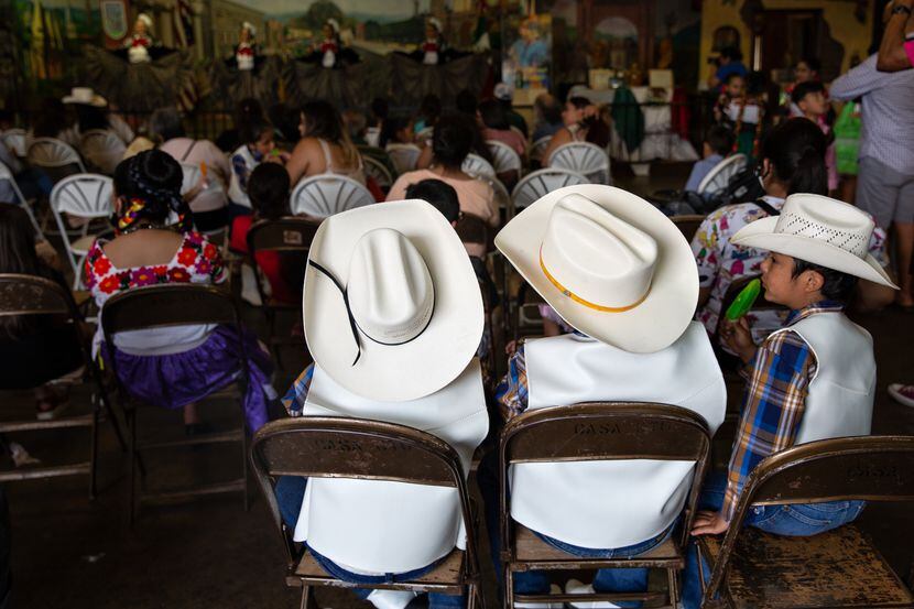 Familias latinas llegaron a Casa Guanajuato para el festival de Día de las Madres este...