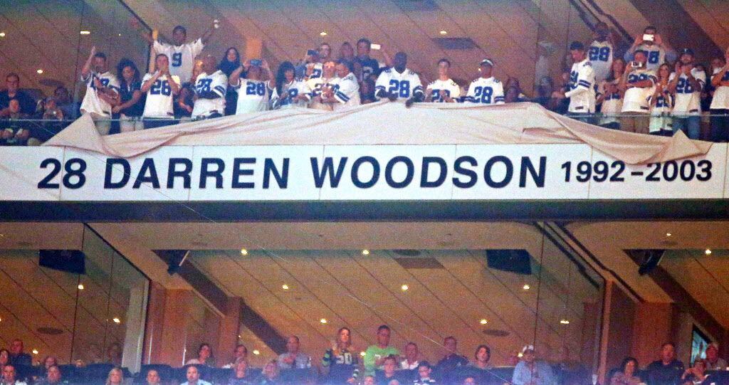 Fans help unveil Darren Woodson as the newest member of the Dallas Cowboys Ring of Honor...