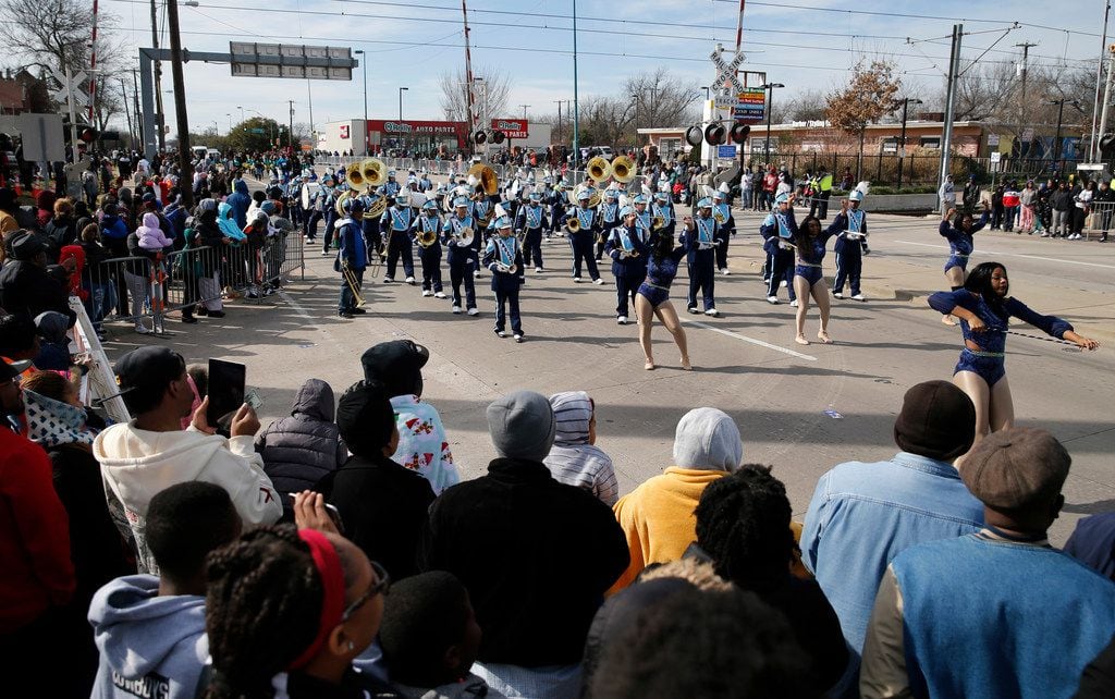 Thousands at Dallas MLK parade celebrate the lessons learned from civil