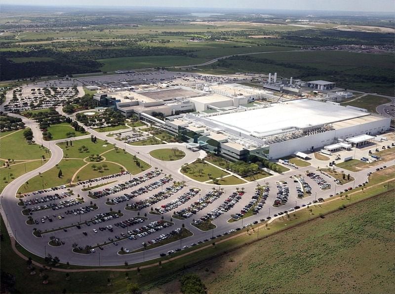 An aerial view of Samsung Austin Semiconductor's 160-acre campus in North Austin. The company is now considering putting a second plant north of Austin.
