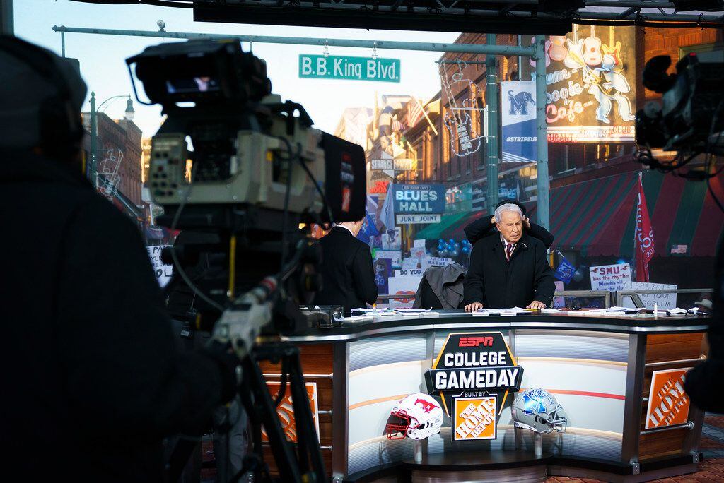 Lee Corso prepares for the start of ESPN College GameDay on Beale Street before an NCAA...