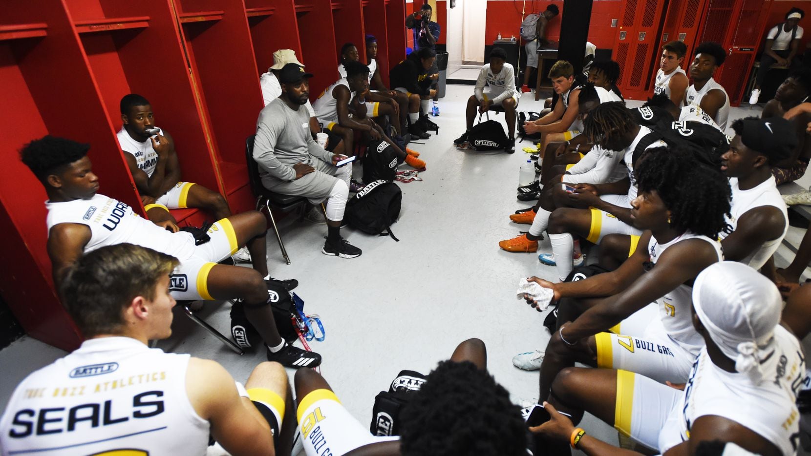 Select 7 On 7 Football Angers High School Coaches And Piques Ncaa 