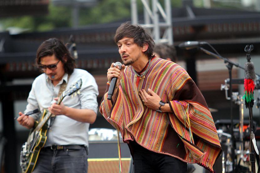 León Larregui (der.) líder de la banda escribió 12 de los temas del álbum ‘Aztlán’.(AGENCIA...