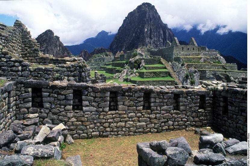 Machu Picchu, Perú recibe diariamente 4 mil visitantes, lo que hizo que la UNESCO evaluara...