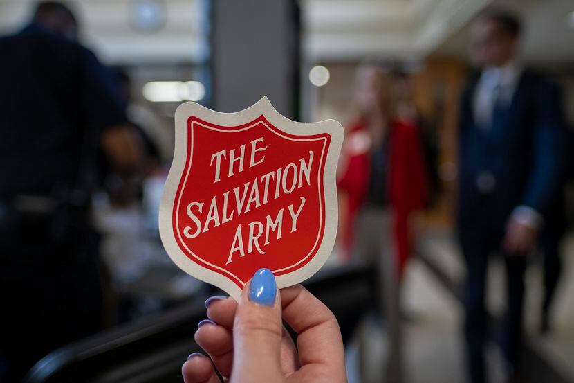 El Salvation Army también tiene una línea telefónica para ayudar a personas afectadas por la...
