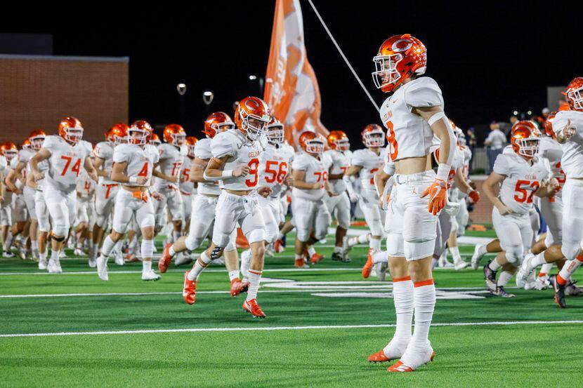 Celina quarterback Collin McKiddy (8) jumps as the team takes the field before their Class...