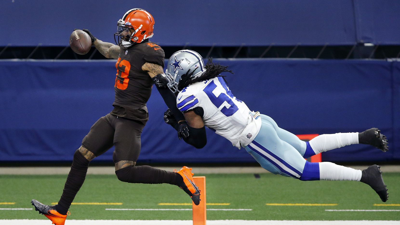 Cleveland Browns wide receiver Odell Beckham Jr. (13) crosses the goal line for a long forth...