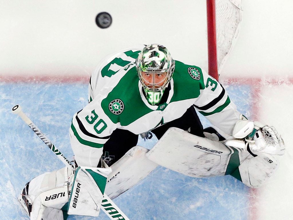  Dallas Stars goaltender Ben Bishop (30) eyes the puck during a game against the St. Louis...