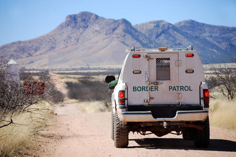 Una camioneta de la Patrulla Fronteriza en misión de vigilancia cerca de la frontera con...