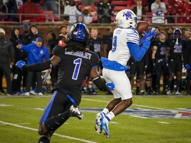 Memphis wide receiver Gabriel Rogers (9) catches a 24-yard pass as SMU safety Brandon...