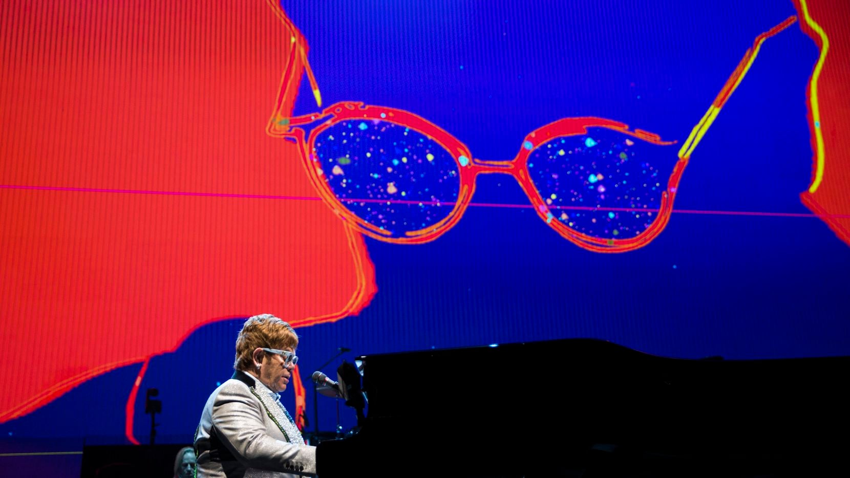 Fotos y videos del concierto de Elton John en Dallas