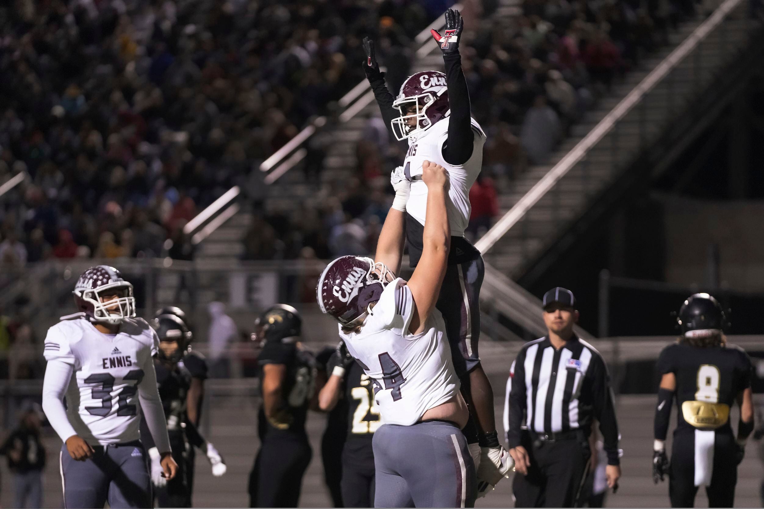 In battle of undefeated teams, Ennis beats Royse City 48-20 to