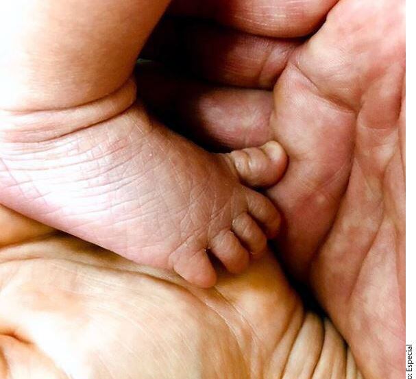 Imagen de Instagram en la que América Ferrara anunció el nacimiento de su hijo. AGENCIA...