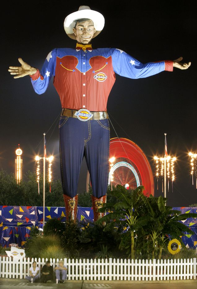 Oct. 11, 2005: Big Tex welcomes evening visitors to the State Fair of Texas