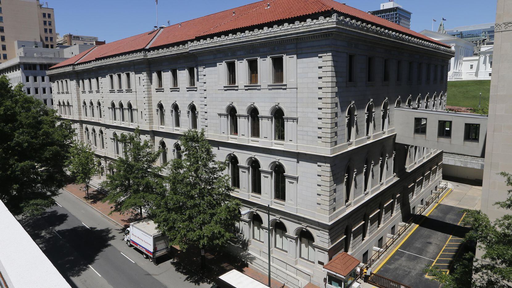 Una foto del edificio del Tribunal de Apelaciones número 4, en Richmond, Virginia.This...