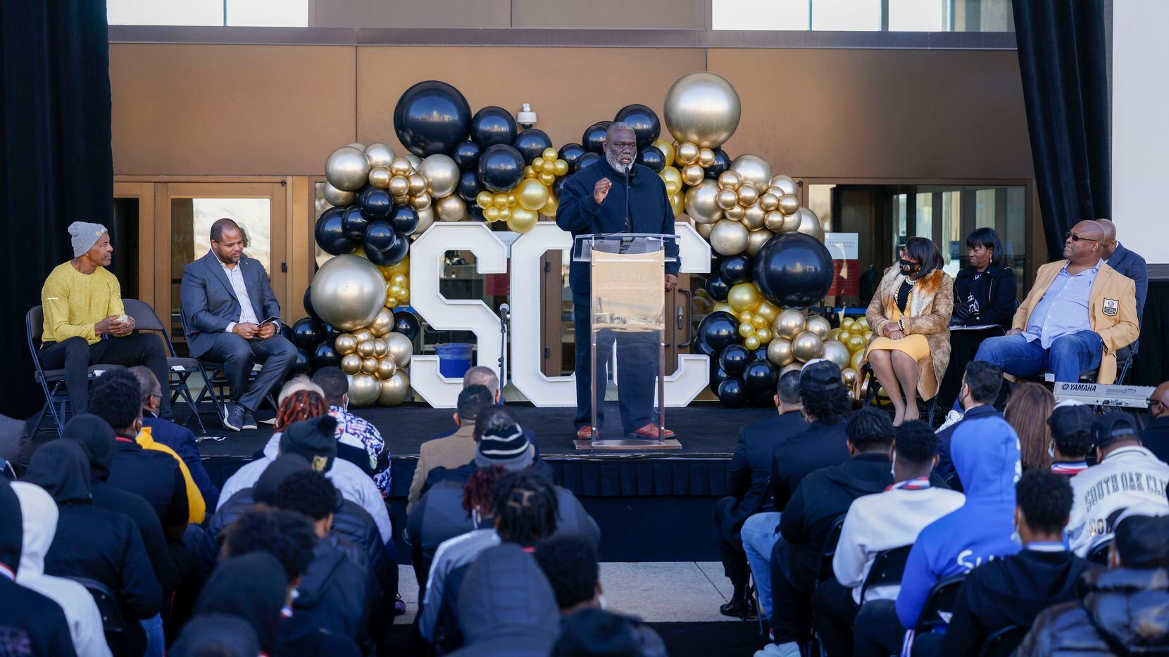 Former Dallas Cowboy Russell Maryland speaks during a ceremony recognizing South Oak Cliff’s UIL Class 5A Division II football state championship at Dallas City Hall in Dallas, on Wednesday, Jan. 12, 2022.