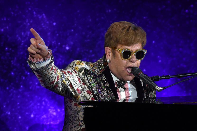 Sir Elton John tendrá doble concierto en Dallas como parte de su tour del adiós.
 / AFP...