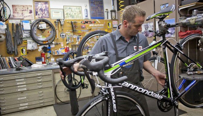 Varias tiendas del Norte de Texas reportan el robo de bicicletas de alto costo, las cuales...