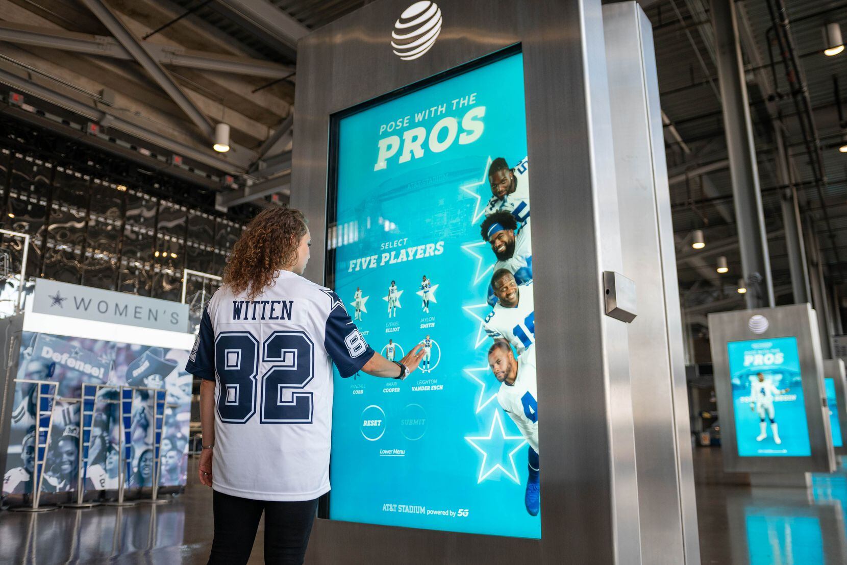 Legends boosting AT&T Stadium hospitably via partnership with communication  platform Relay