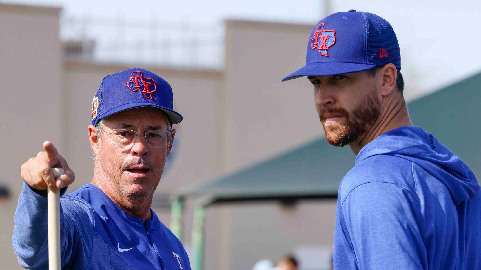 Texas Rangers special assistant Greg Maddux, left, talks to  pitcher Jacob deGrom during a...