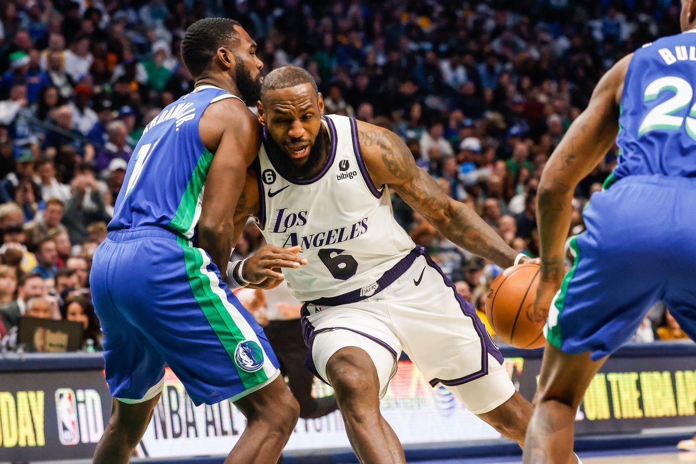 Los Angeles Lakers forward LeBron James (6) dribbles the basketball as Dallas Mavericks...