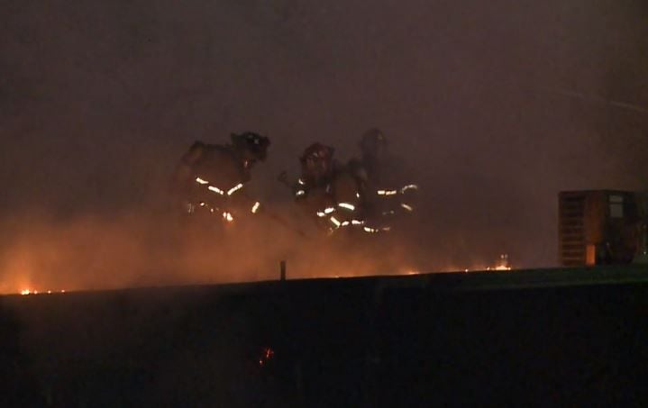Fort Worth firefighters battled a fire on the roof of an apartment complex Wednesday morning.