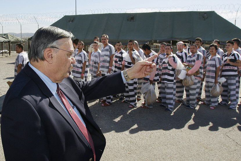 Joe Arpaio, el ex sheriff del condado Maricopa, Arizona, que abrió una cárcel para...