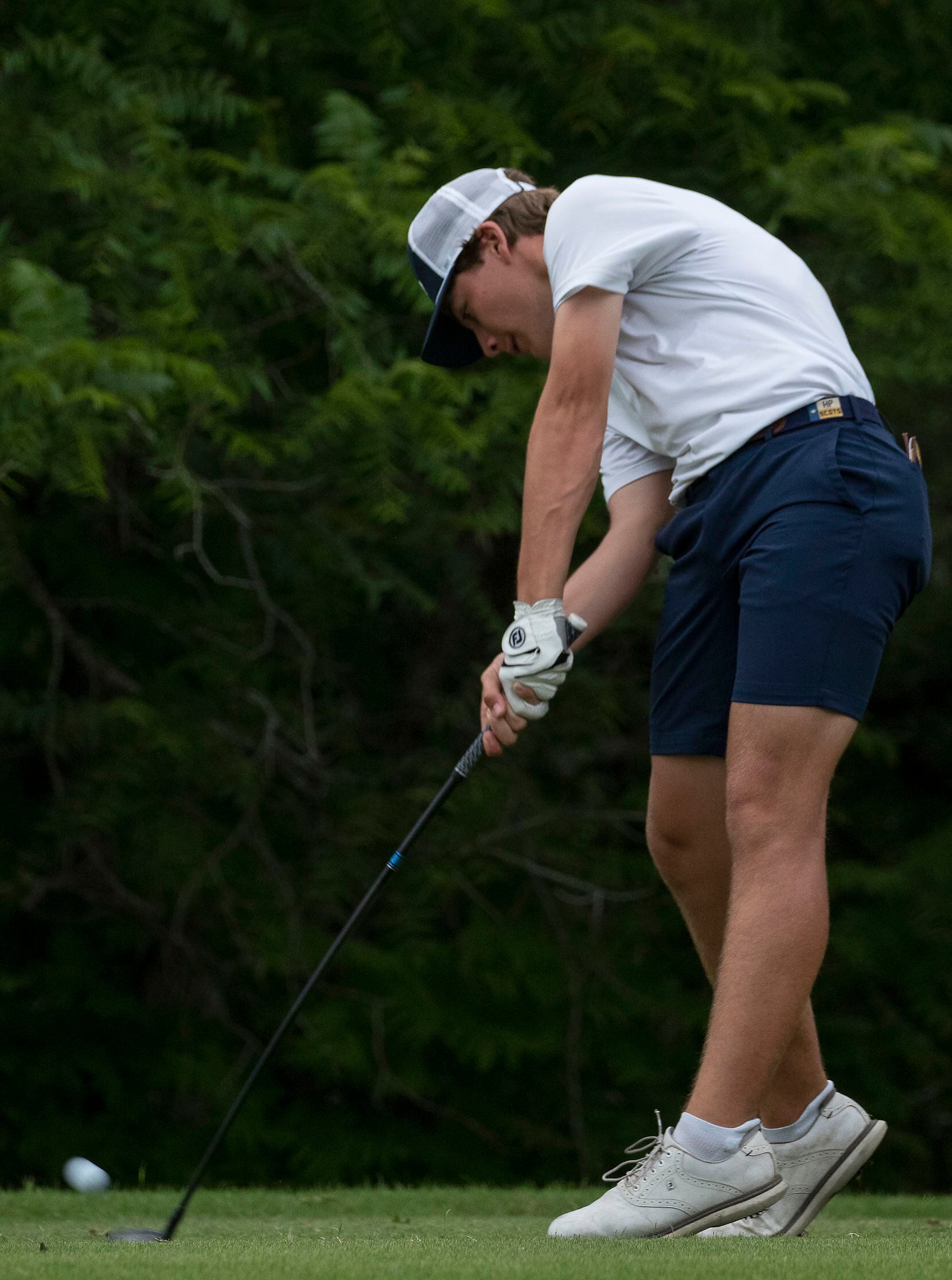 Highland Park gold Blake Goodnight, tees off on the no.2 hole during the final round of UIL...