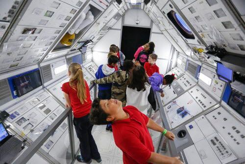 Exhibición de una estación espacial está disponible hasta mayo en el museo Perot de Dallas....