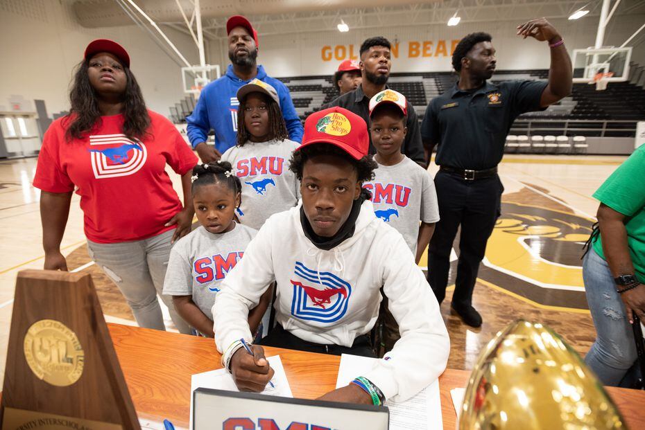 South Oak Cliff quarterback Kevin Henry-Jennings poses after signing his letter of intent to...