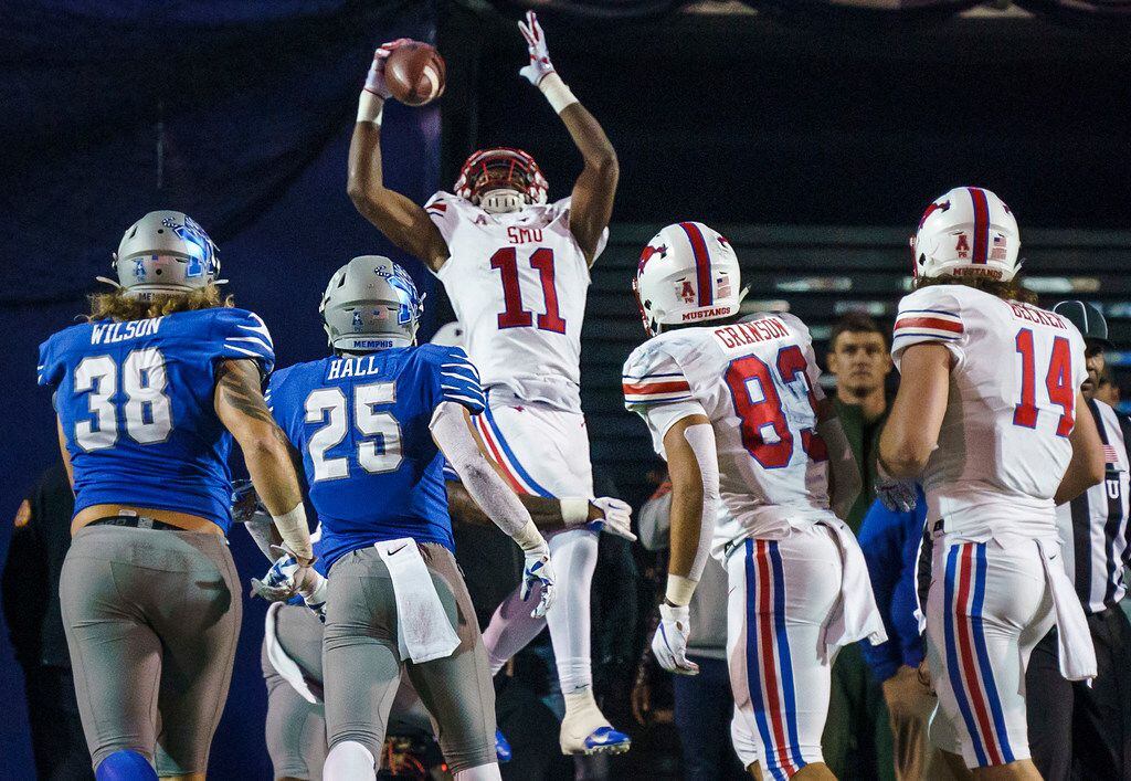 SMU wide receiver Rashee Rice (11) catches a pass for 2-point conversion during the second half of an NCAA football game against Memphis at Liberty Bowl Memorial Stadium on Saturday, Nov. 2, 2019, in Memphis, Tenn. (Smiley N. Pool/The Dallas Morning News)