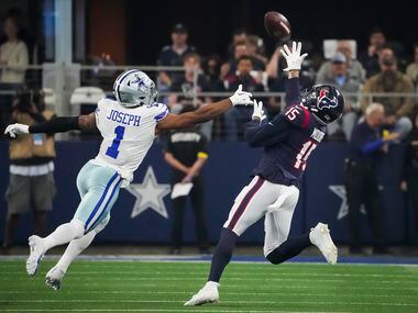Houston Texans wide receiver Chris Moore (15) makes a catch as Dallas Cowboys cornerback...