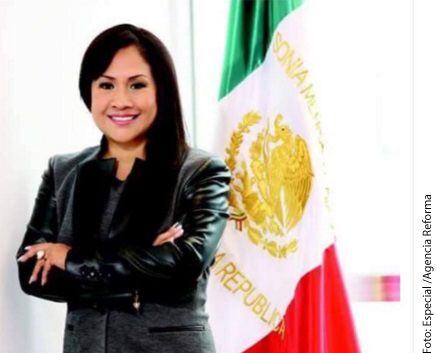 Sonia Mendoza fue criticada en redes sociales tras publicar una foto en la que aparece con...