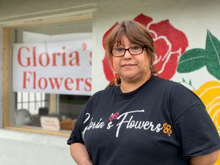 Paula Mendoza, 50, ha vendido más flores para funerales que para celebraciones en los...