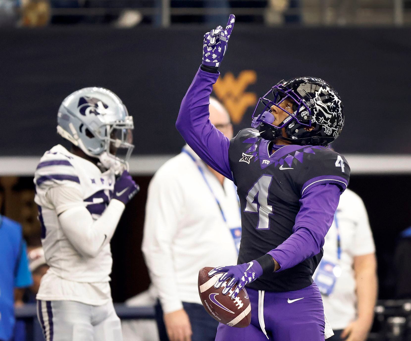 TCU Horned Frogs wide receiver Taye Barber (4) points skyward after scoring a first half...