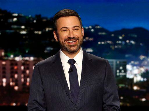 En esta foto del 11 de abril del 2017, el presentador Jimmy Kimmel durante la grabación de...