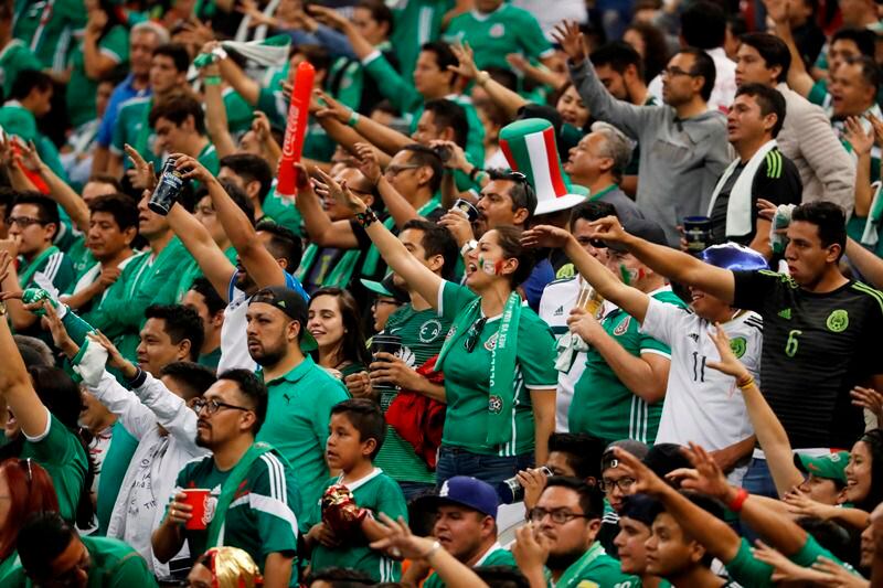Fans de la Selección de México realizan el grito de despeje en partido clasificatorio de la...