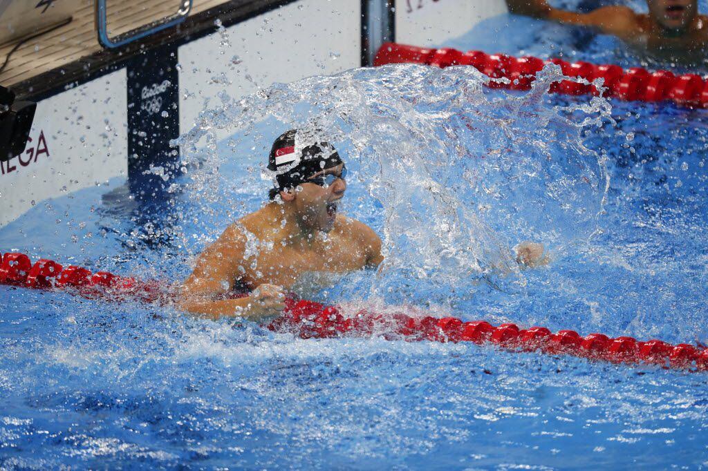 Texas Longhorn swimmer Joseph Schooling of Singapore stuns Michael ...