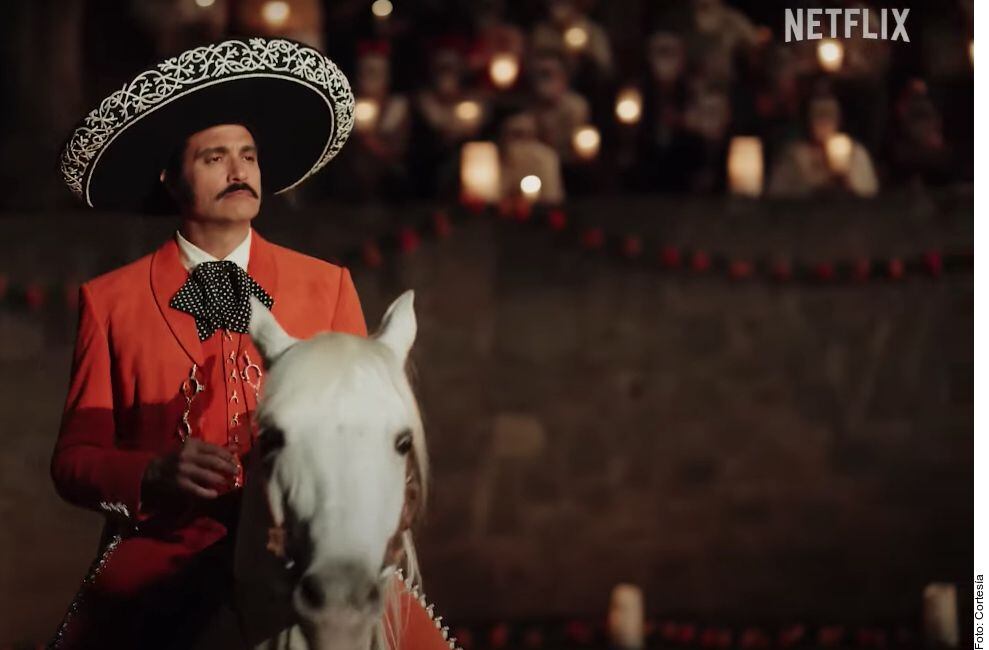 Jaime Camil, personificado como Vicente Fernández para la serie de Netflix 'El Rey, Vicente...