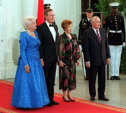 President George Bush and first lady Barbara Bush welcomed Soviet President Mikhail Gorbachev and his wife, Raisa, for a state dinner at the White House in May 1990. (File Photo/The Associated Press)
