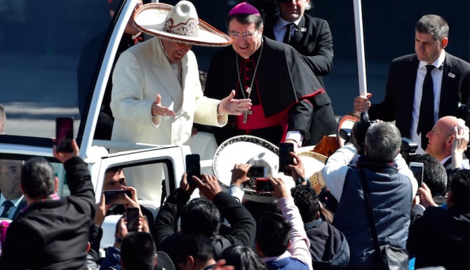 El Papa recorrió durante 51 minutos en Papamóvil una ruta desde la Nunciatura hasta el Cerro...