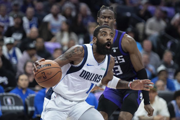 Dallas Mavericks guard Kyrie Irving (11) drives to the basket past Sacramento Kings guard...