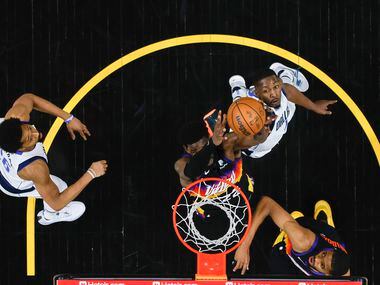 Phoenix Suns center Deandre Ayton (22) scores past Dallas Mavericks forward Dorian...