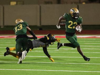 DeSoto High School Deondrae Riden Jr. (22) escapes a tackle from St. Frances Academy Blake...