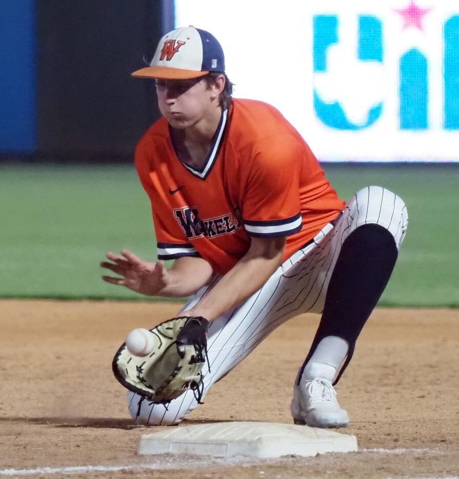Frisco Wakeland first baseman Carson Priebe (22) fields a ground ball for an out at first...