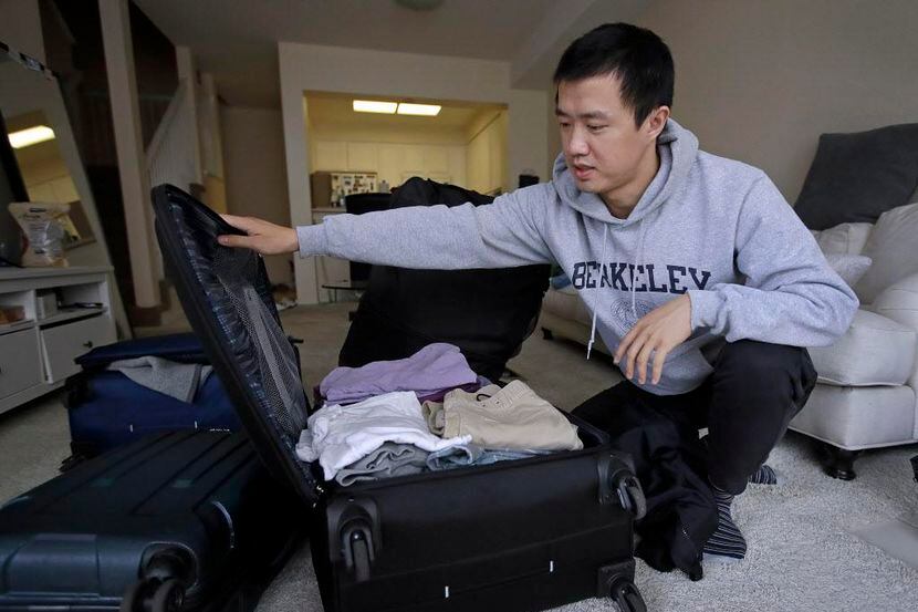 A Leo Wang le negaron su visa de trabajo, luego de muchos obstáculos, y ahora debe buscar...
