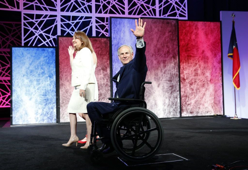 Gov. Greg Abbott, wife Cecilia and daughter Audrey Abbott wave to the crowd during the 2016...