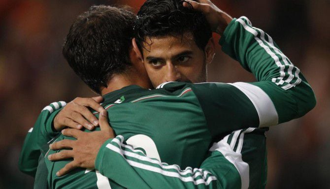 Carlos Vela se lesionó en el partido del fin de semana contra el Real Madrid. (AP/PETER...