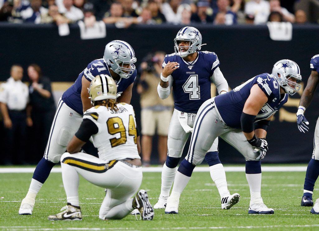 Cowboys quarterback Dak Prescott (4) communicates a call to his teammates prior to the snap...